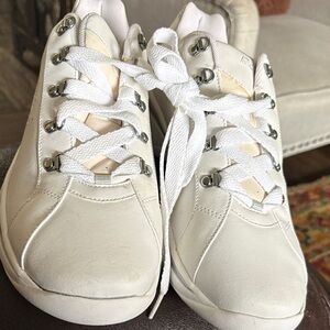 Reebok Men's White Leather Athletic Shoes